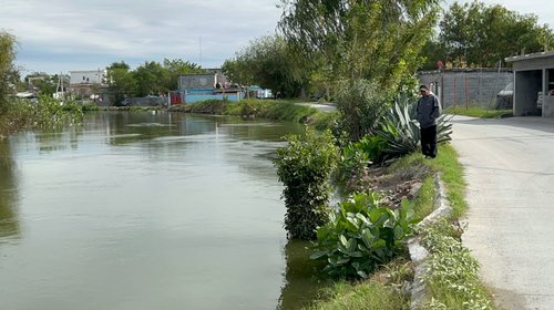 Desborde del canal Guillermo Rodhe alarma a vecinos de Reynosa