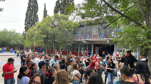 Investigan fraude de recursos de graduación en escuela secundaria
