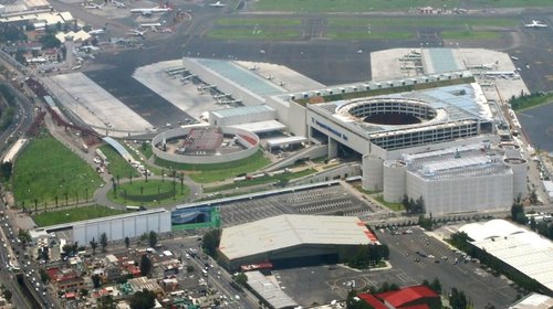 AICM reanuda operaciones tras complicaciones por neblina