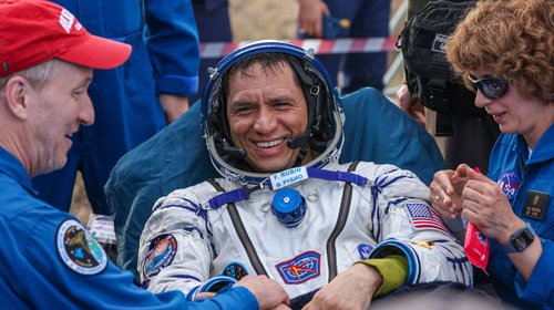Astronauta regresa a tierra después de 371 días en el espacio