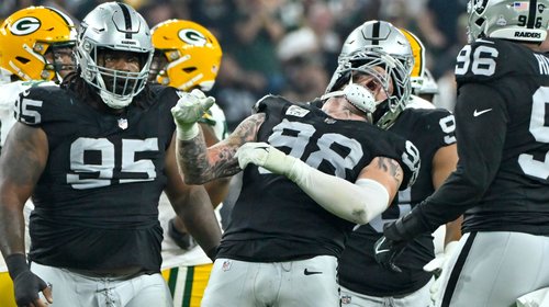 Raiders con menos errores derrotan a los Packers