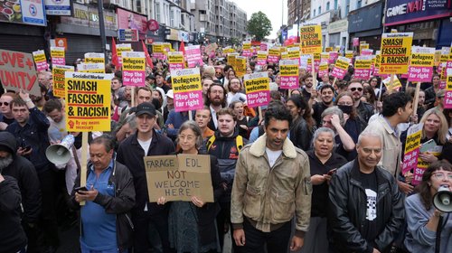 Marchan miles contra el racismo en Reino Unido