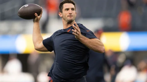 Raiders traen de vuelta al quarterback reserva Nathan Peterman