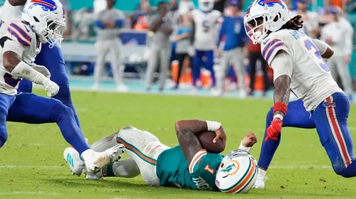 Tagovailoa sufre conmoción cerebral y abandona el partido