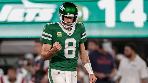 Rodgers brilla en su primer partido como local con los Jets