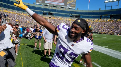 Vikings se adaptan a Aaron Jones y a un efectivo juego terrestre