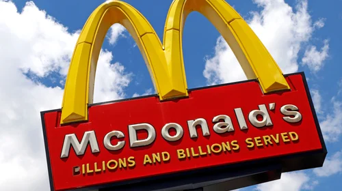 Vinculan hamburguesas de McDonald's con brote de E. coli en EUA