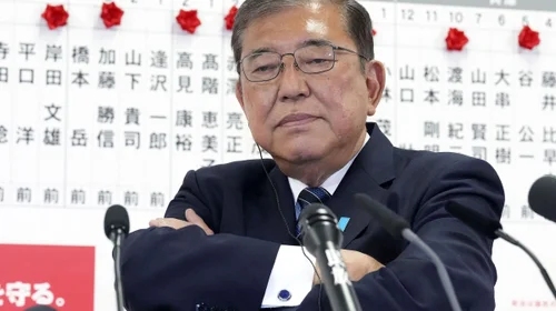 Coalición gobernante de Japón pierde la mayoría en la cámara baja
