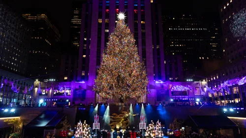 Encienden árbol de Navidad del Rockefeller Center en Nueva York