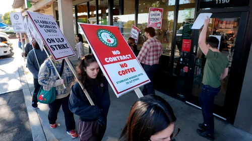 Huelga de Starbucks se extiende y cierran 59 tiendas en EUA