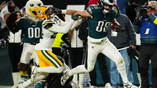 Eagles vuelan a la ronda divisional tras vencer 22-10 a Packers