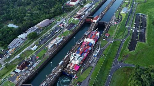 EUA dice que sus barcos usarán el Canal de Panamá sin pagar peaje
