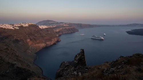 Detectan aumento de actividad volcánica en la isla de Grecia