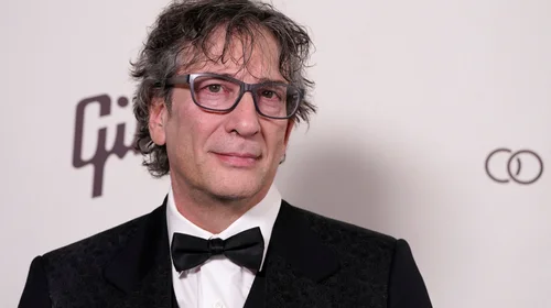 Mujer acusa al autor Neil Gaiman de múltiples agresiones sexuales