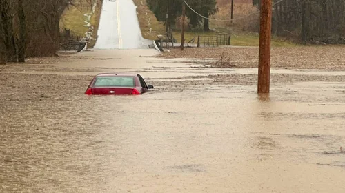 Aludes e inundaciones peligrosas golpean el este de EUA