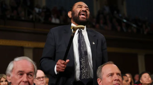 Amonestan al demócrata Al Green por interrumpir a Trump
