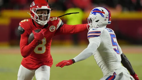 DeAndre Hopkins firma con los Ravens tras su paso por los Chiefs