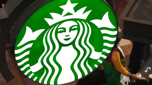 Hombre gana $50mdd en demanda por quemaduras de té en Starbucks