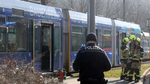 Atacante prende fuego a mujer en tranvía en Alemania
