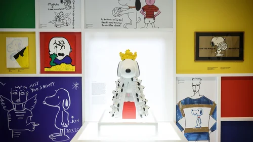 Exposición parisina celebra al estilo de Snoopy