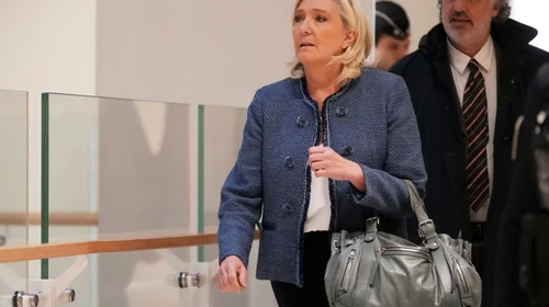 Inhabilitan a Marine Le Pen para cargos públicos por malversación