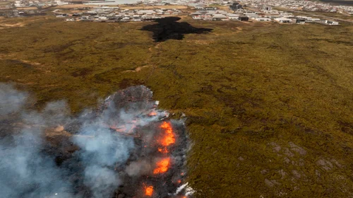 Volcán hace erupción al suroeste de Islandia; no hay victimas