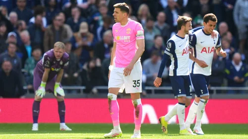 Southampton desciende de Liga Premier; Liverpool cae ante Fulham