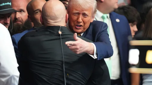 Trump aparece en un evento deportivo de la UFC en Miami