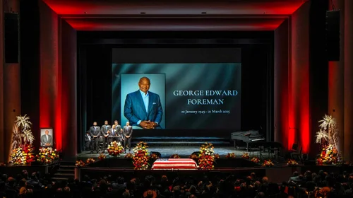 Rinden homenaje a leyenda del boxeo George Foreman