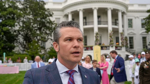 Hegseth filtró información de ataques aéreos, según NBC News