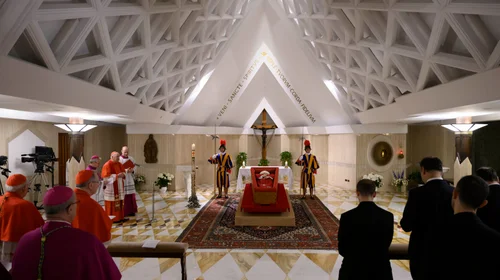 Miles de fieles despiden al papa en la Basílica de San Pedro