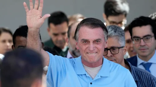 Jair Bolsonaro sale del hospital tras recuperarse de una cirugía