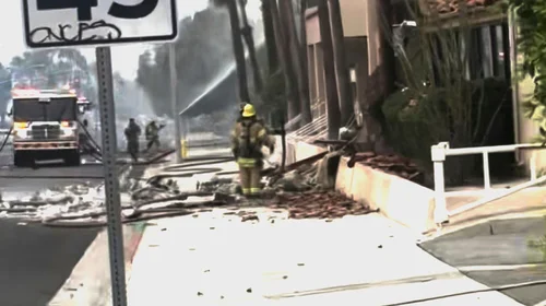Agentes responden a fuerte explosión en Palm Springs, California