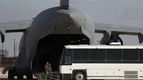 Ordenan a EUA devolver a un migrante deportado a México