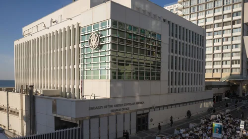 Detienen a hombre por tratar de atacar embajada de EUA en Israel