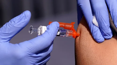 EUA cancela contrato con Moderna para vacuna contra la influenza