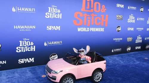 'Lilo & Stitch' lidera en taquilla por tercera semana seguida