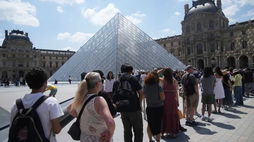 El Museo Louvre cierra sus puertas por huelga de trabajadores