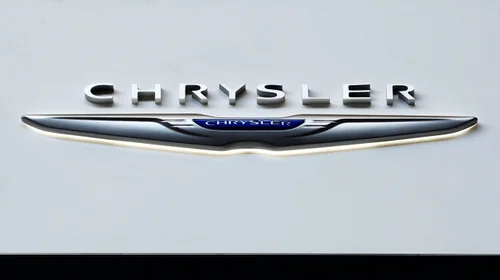Chrysler llama a revisión vehículos por posible falla de bolsa