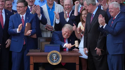 Trump promulga su ley de recortes fiscales y al gasto público