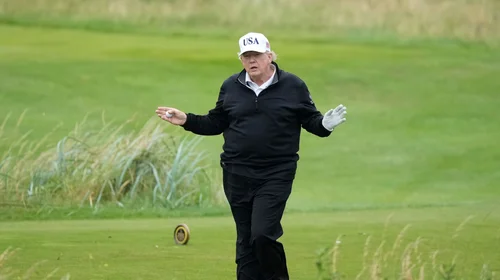 Trump dice que aranceles no serán menos de 15% en reunión con UE