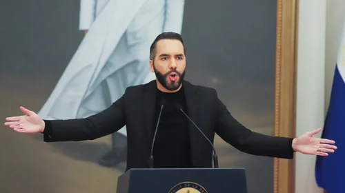 Bukele defiende reformas que permiten la reelección presidencial