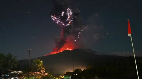Volcán Lewotobi Laki Laki en Indonsesia erupciona por segundo día