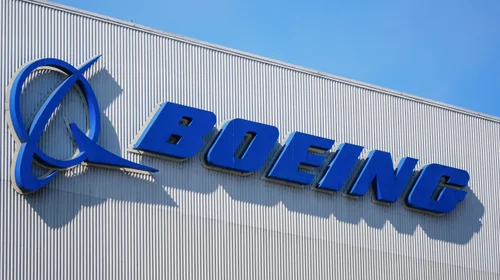 Empleados de Boeing encargados de aviones de combate huelga