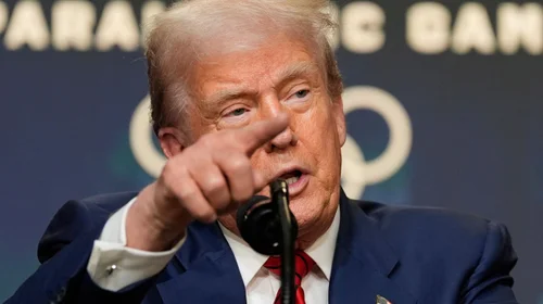 Trump dona su primer sueldo para renovación de la Casa Blanca