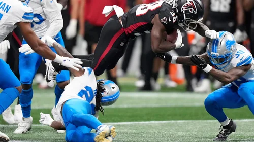 Morice Norris de los Lions reaparece tras ser retirado del campo
