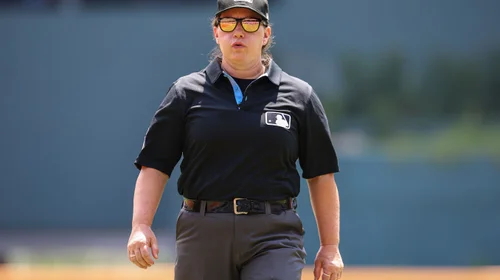 Jen Pawol, lista para romper la barrera de género en MLB
