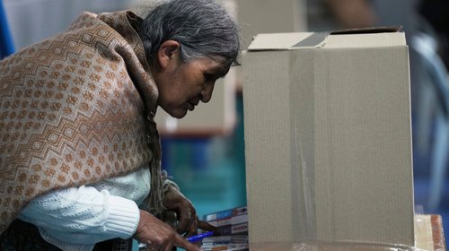 Cierran votación y comienza cómputo en las elecciones en Bolivia