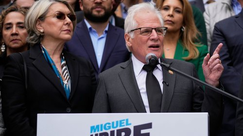 Padre de Miguel Uribe Turbay toma su lugar y dice no tener miedo