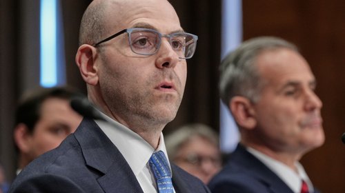Aprueba al nominado de Trump para la junta de la Reserva Federal